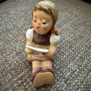 M I Hummel Goebel #389 “GIRL WITH SHEET OF MUSIC” TMK6 2.5” Tall Great Condition